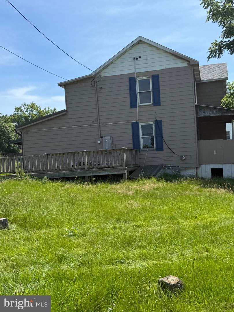 102 ROANOKE AVE