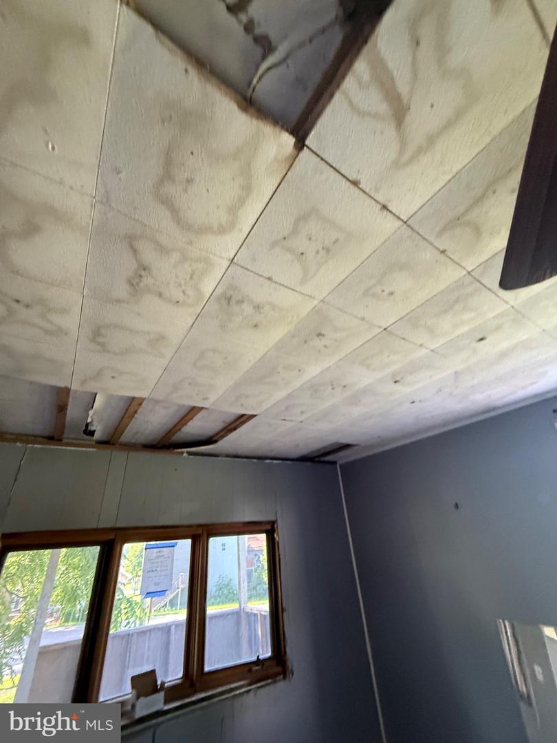 102 Roanoke Ave Property Photo 12