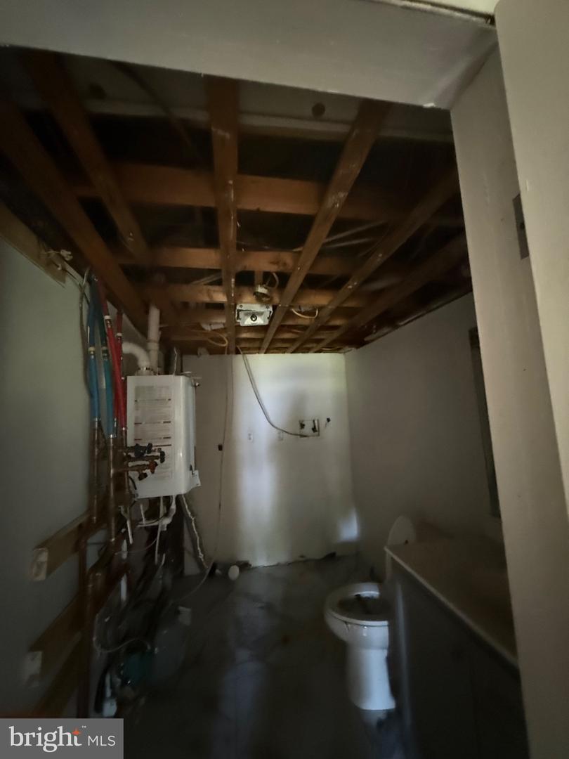 102 Roanoke Ave Property Photo 32