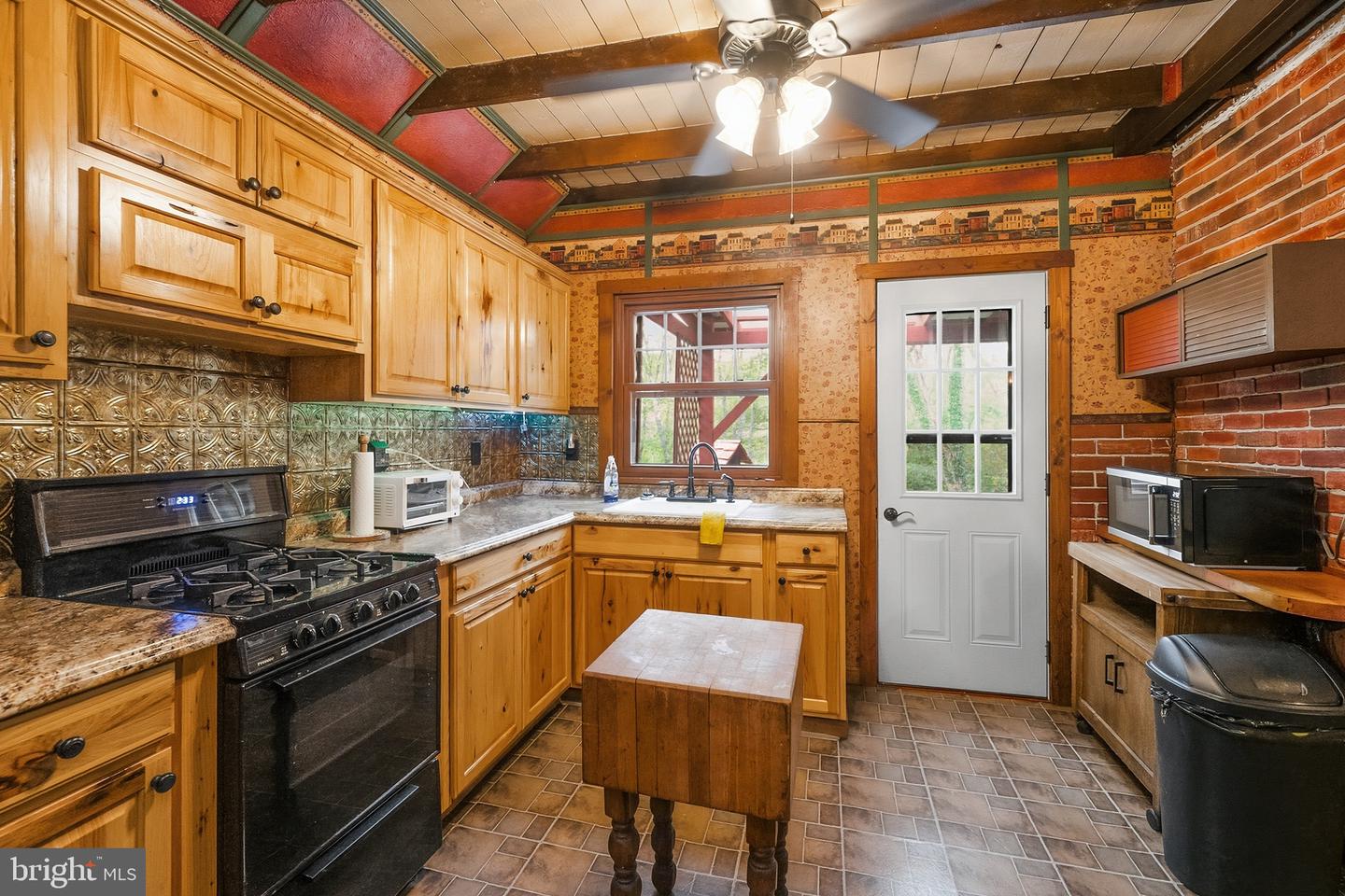 619 Hotel Rd Property Photo 16