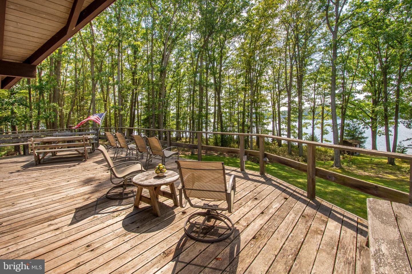 1677 Shoreline Dr Property Photo 2