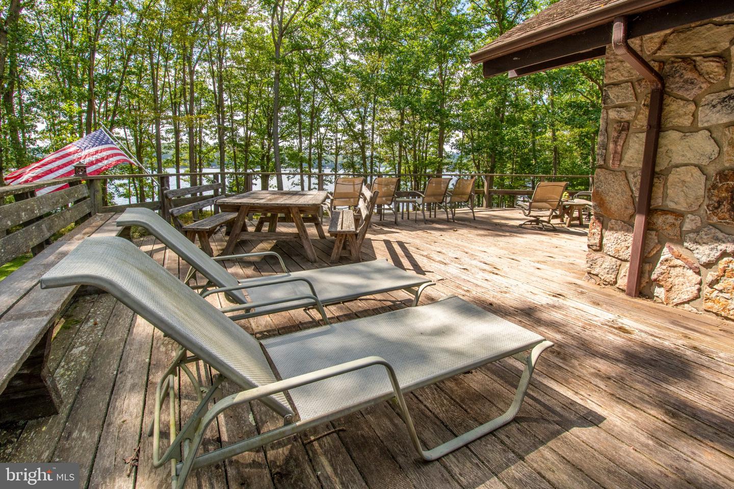 1677 Shoreline Dr Property Photo 4