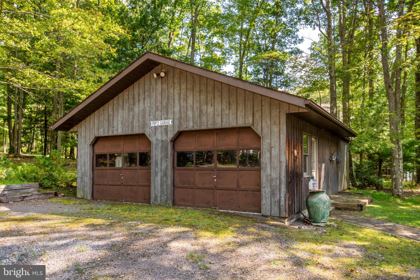 1677 Shoreline Dr Property Photo 9