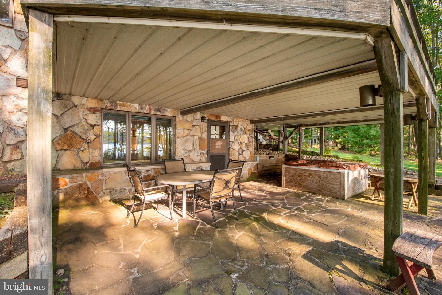 1677 Shoreline Dr Property Photo 12