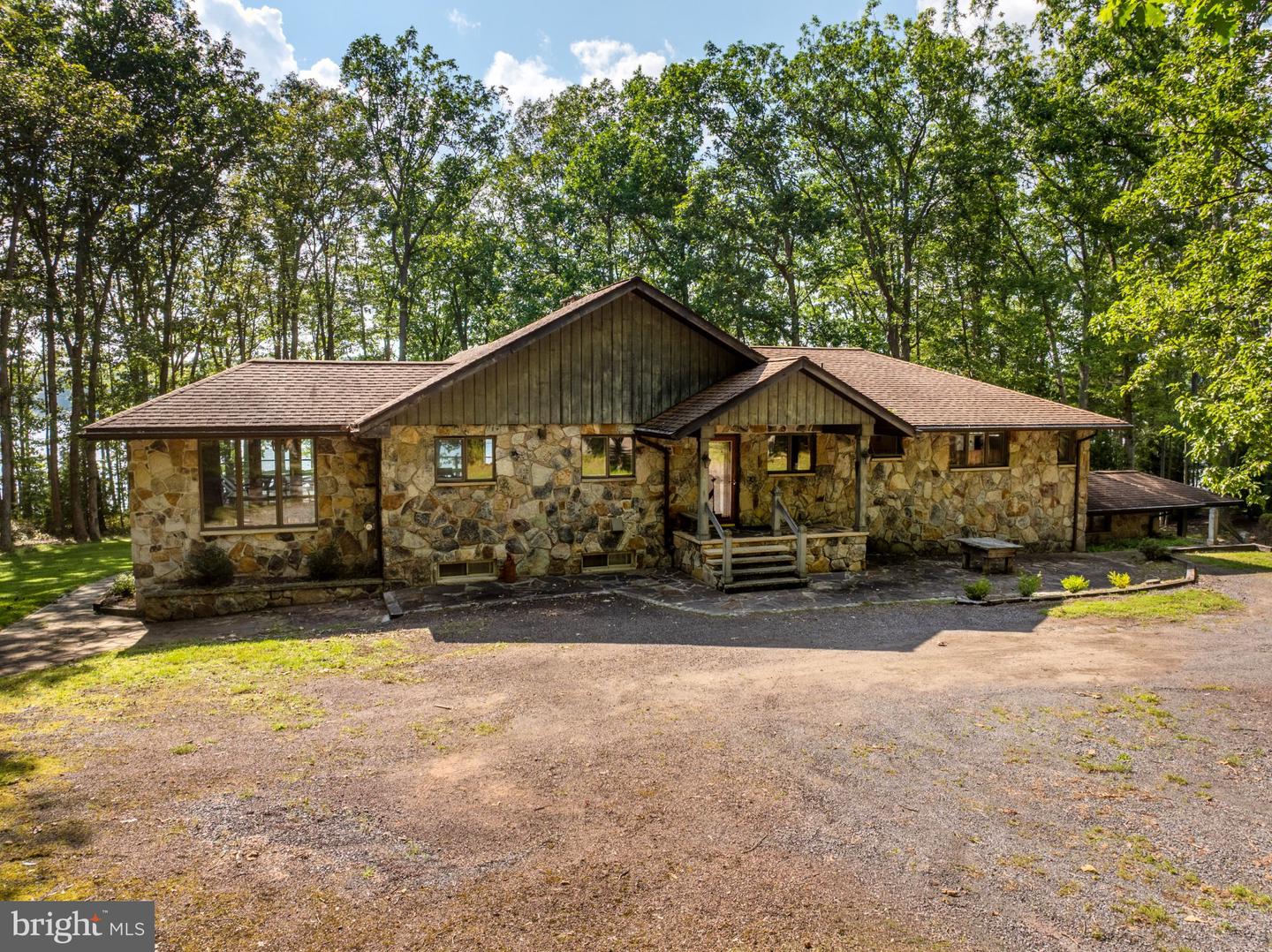 1677 Shoreline Dr Property Photo 13