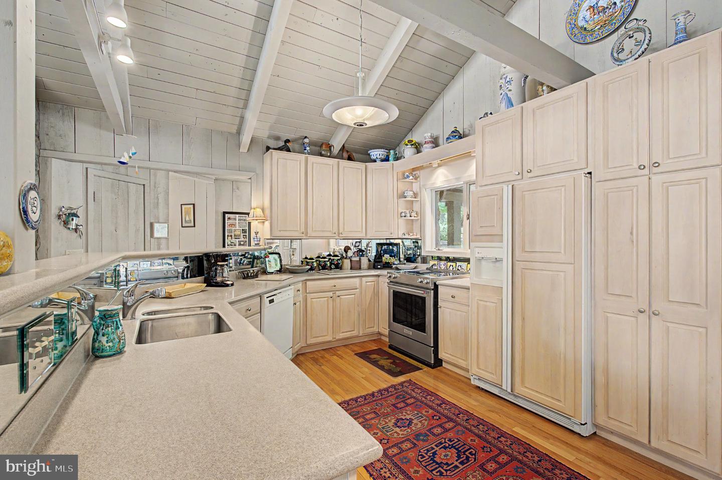1677 Shoreline Dr Property Photo 23
