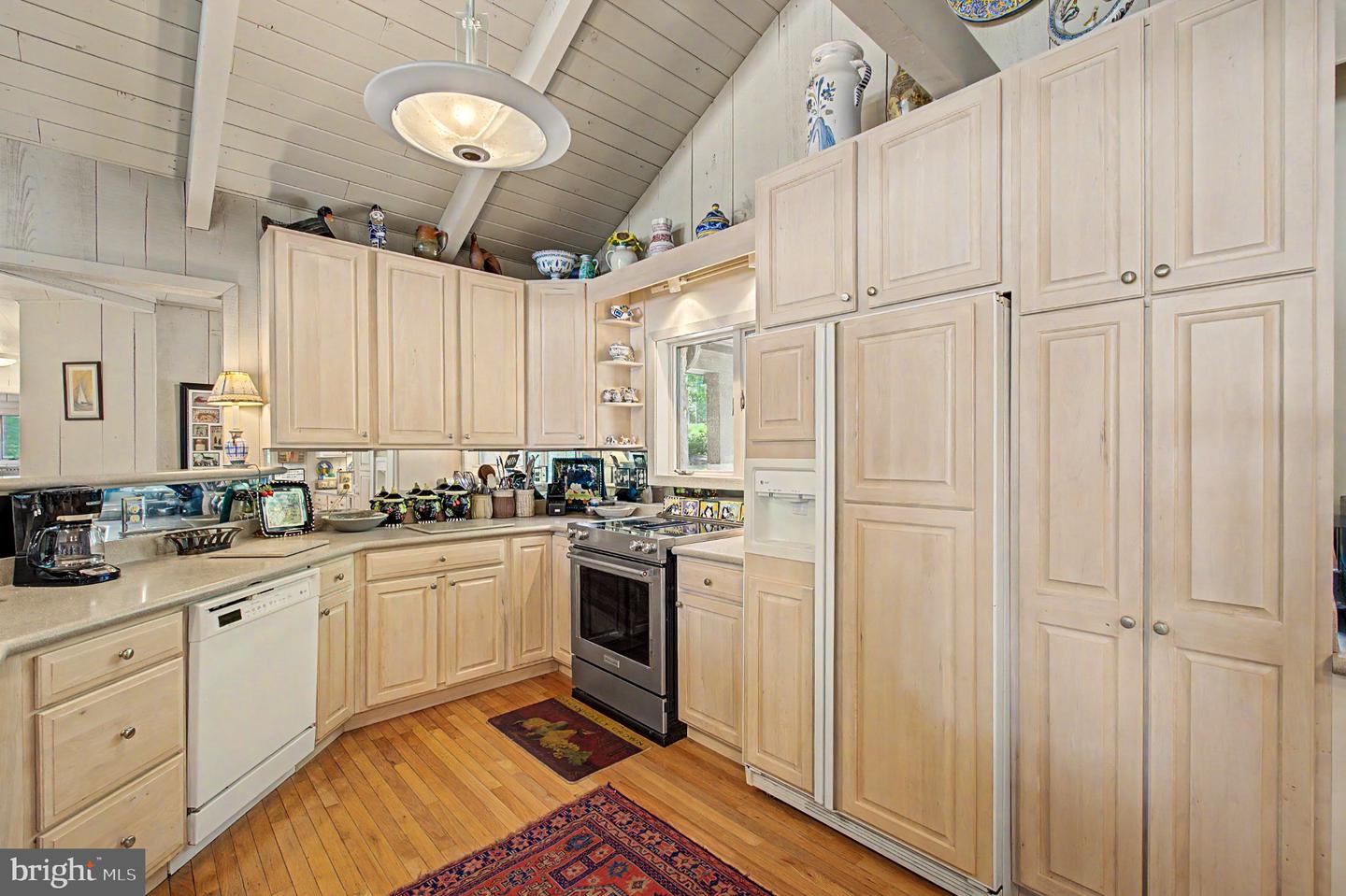 1677 Shoreline Dr Property Photo 25