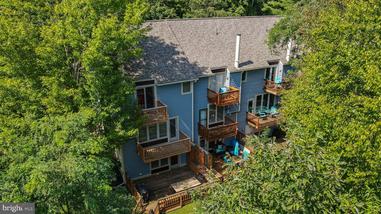19 Slopeside Ter #10e Property Photo 4