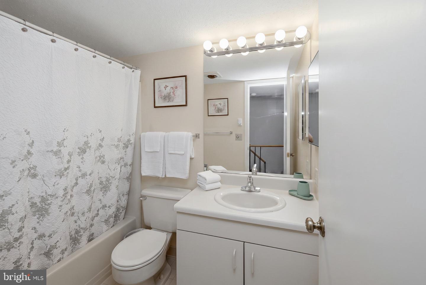 19 Slopeside Ter #10e Property Photo 42