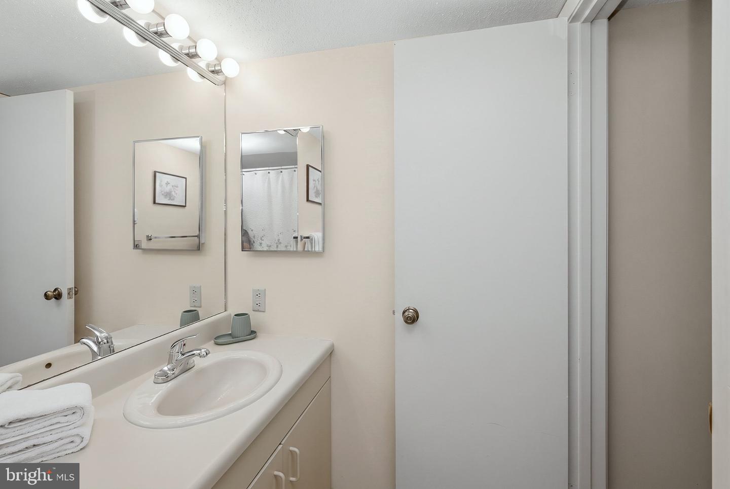 19 Slopeside Ter #10e Property Photo 43
