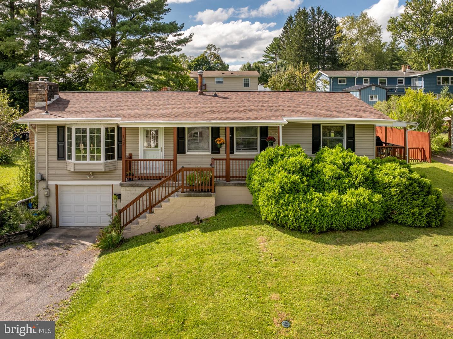 139 S Oakhall Dr Property Photo 1