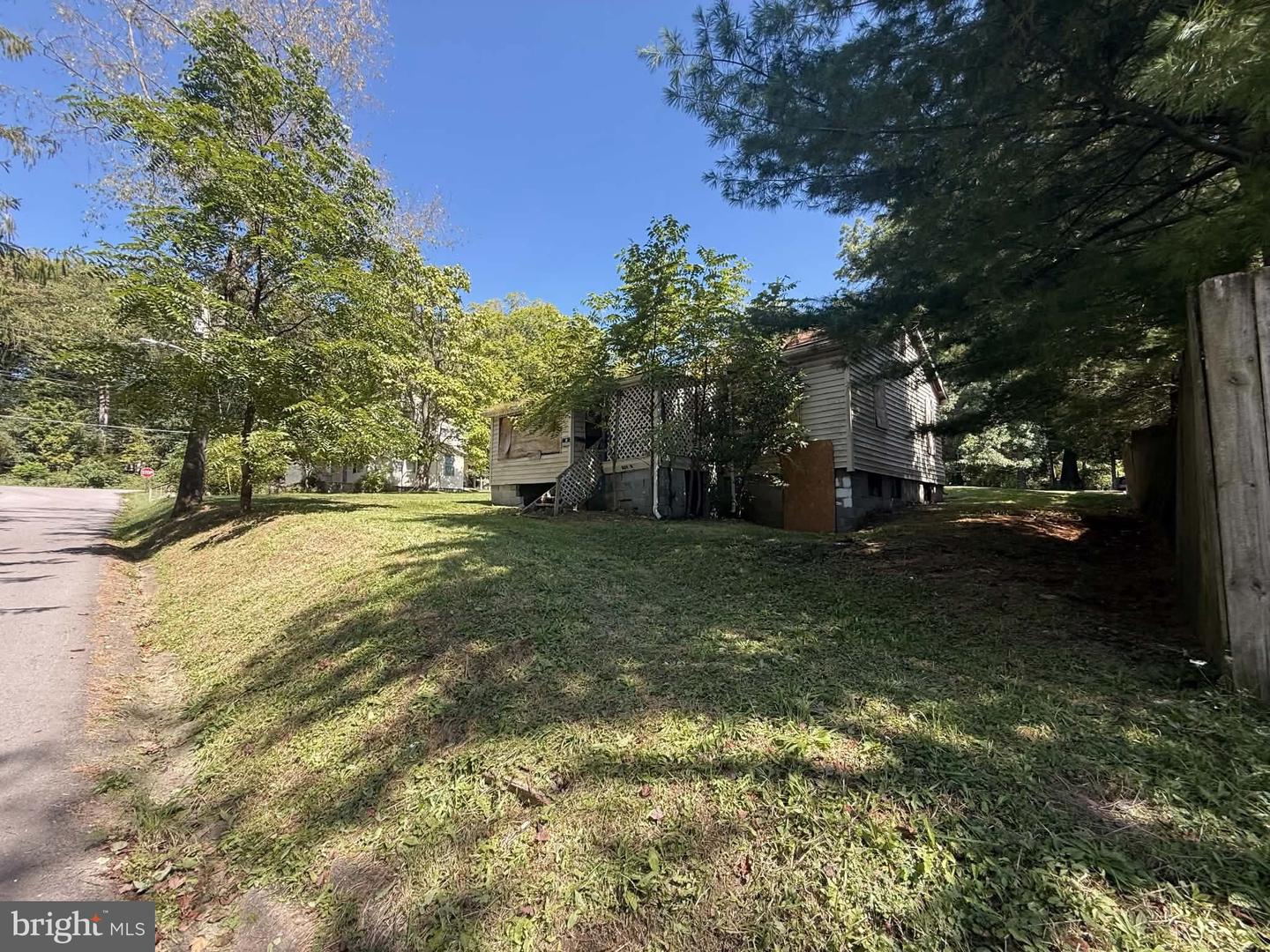 809 N Property Photo 1