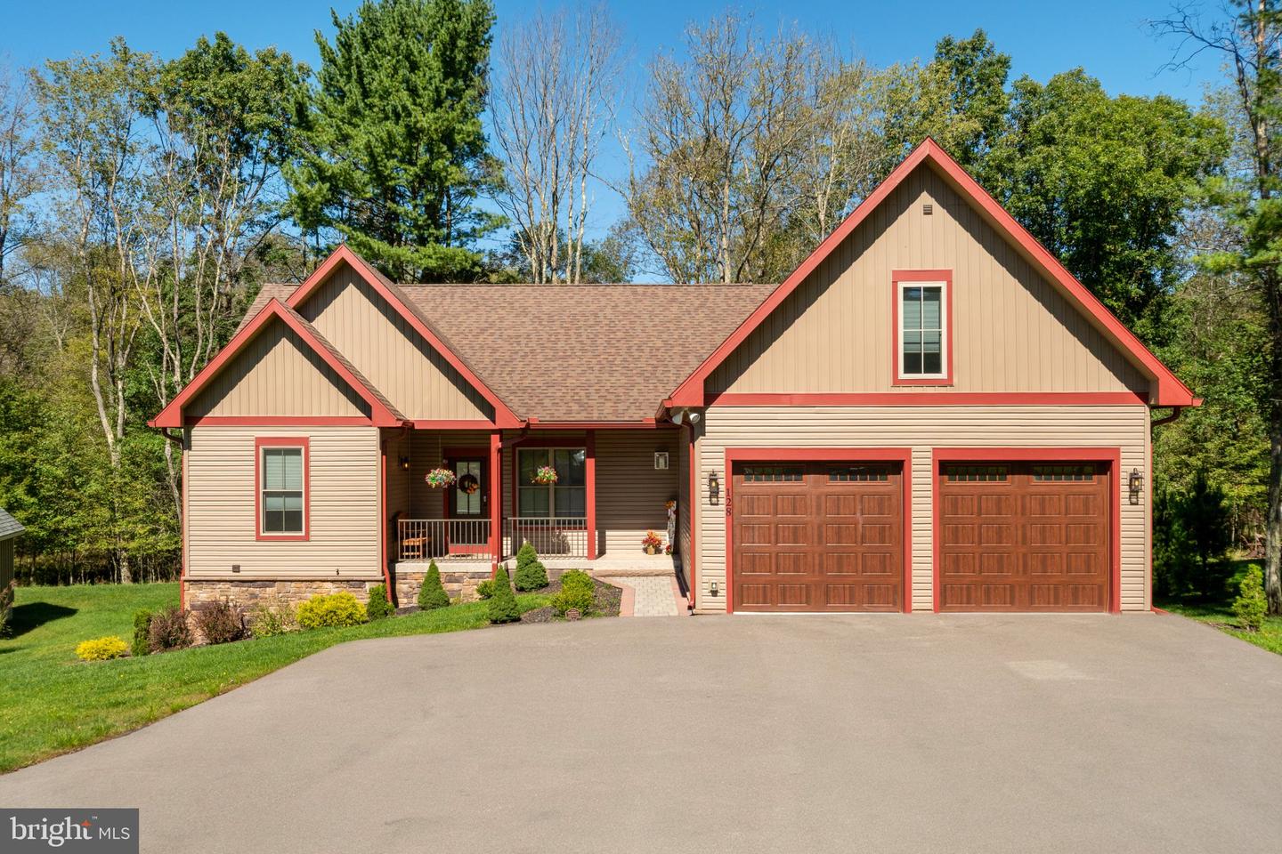 128 College Heights Ct Property Photo 1