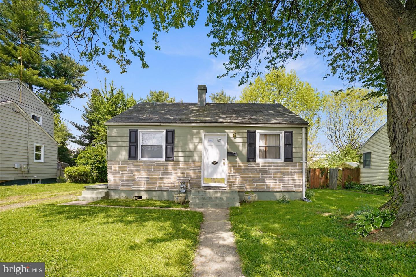 155 Deen Ave E Property Photo 1