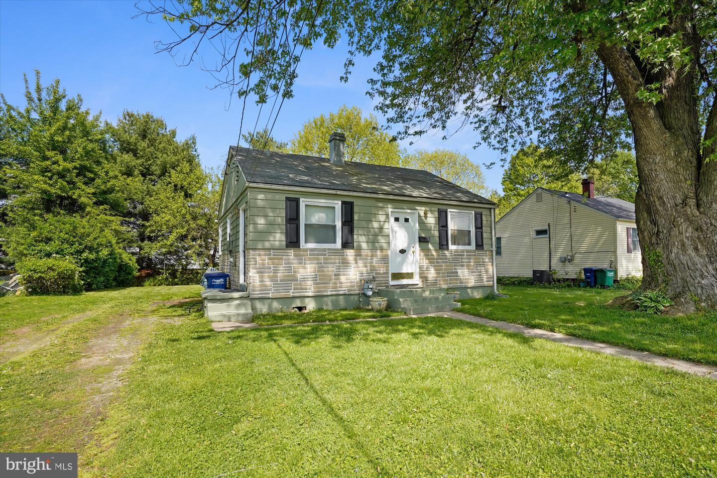 155 Deen Ave E Property Photo 2