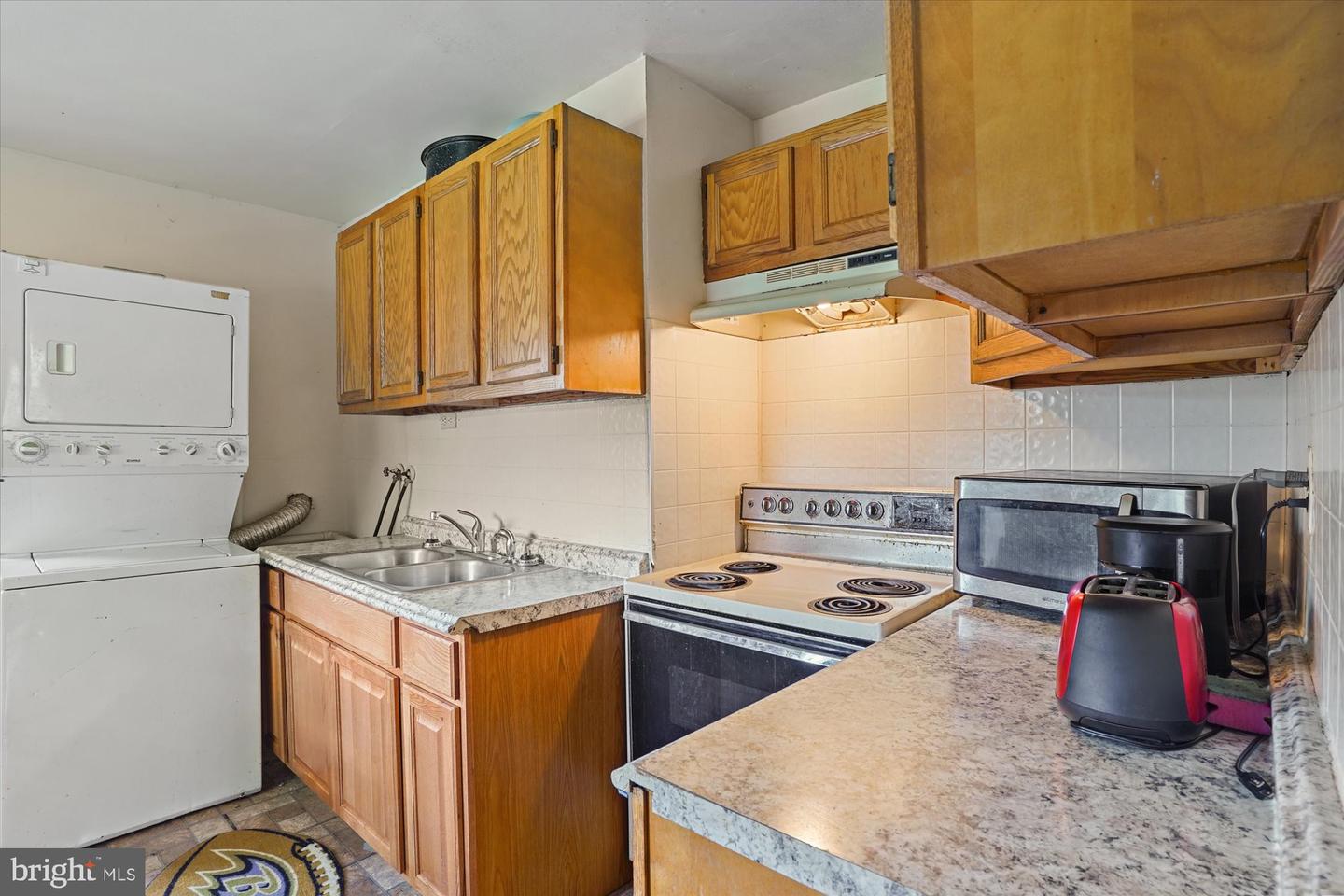 155 Deen Ave E Property Photo 6