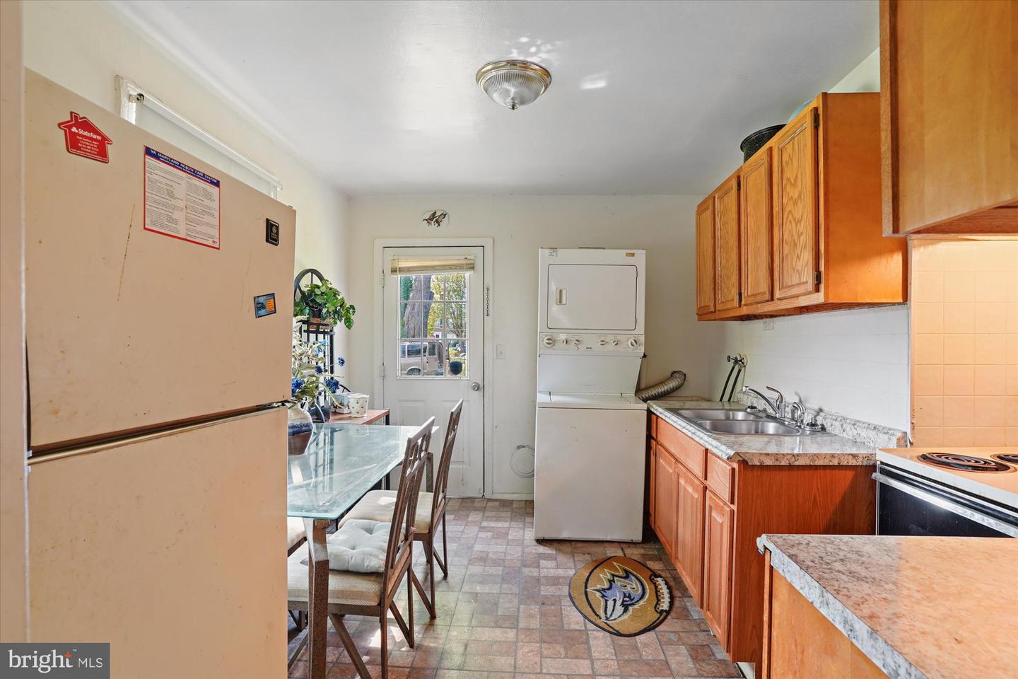 155 Deen Ave E Property Photo 7