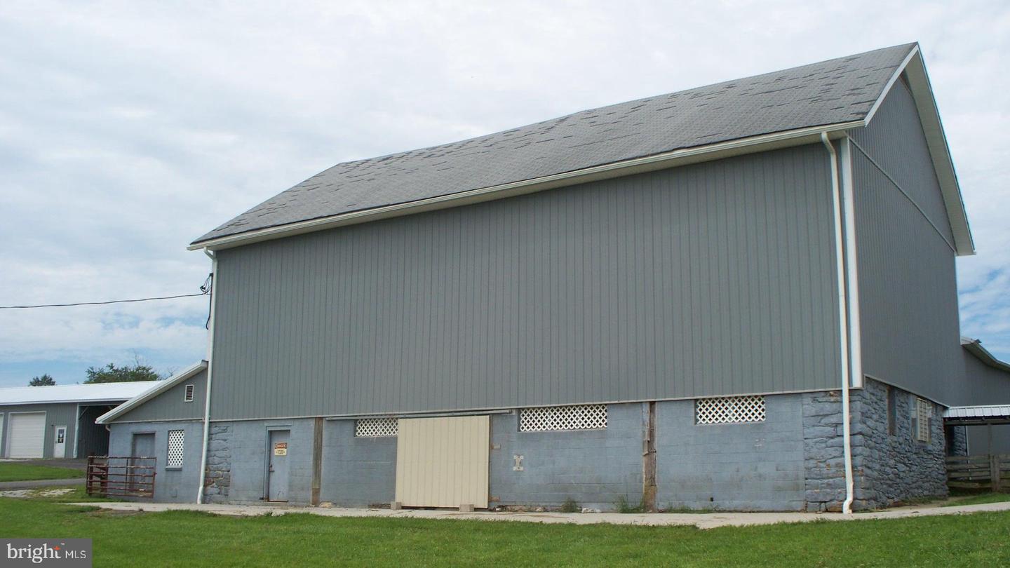 1414 Harkins Rd #bank Barn Property Photo 3