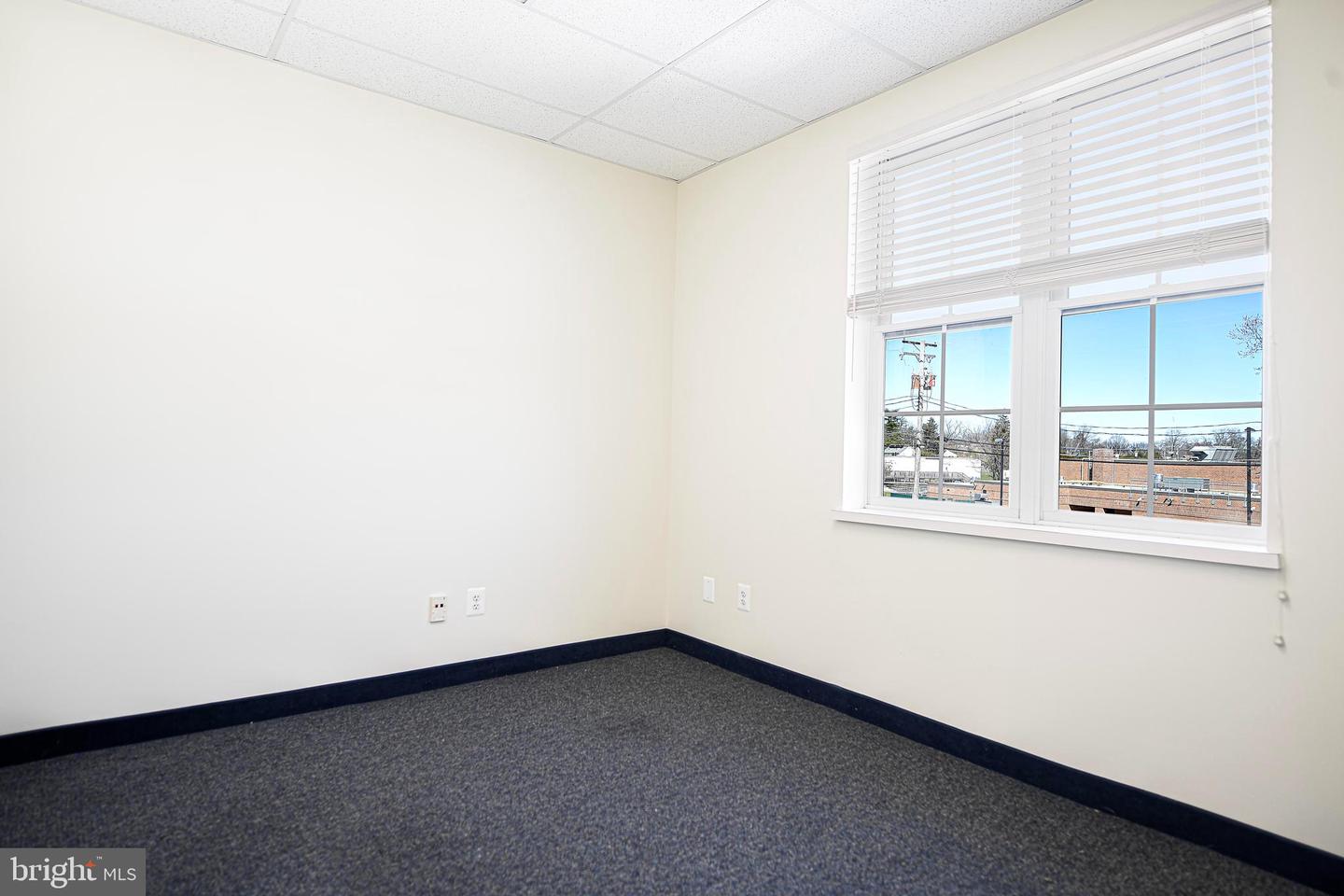 103 Main St #b Property Photo 2