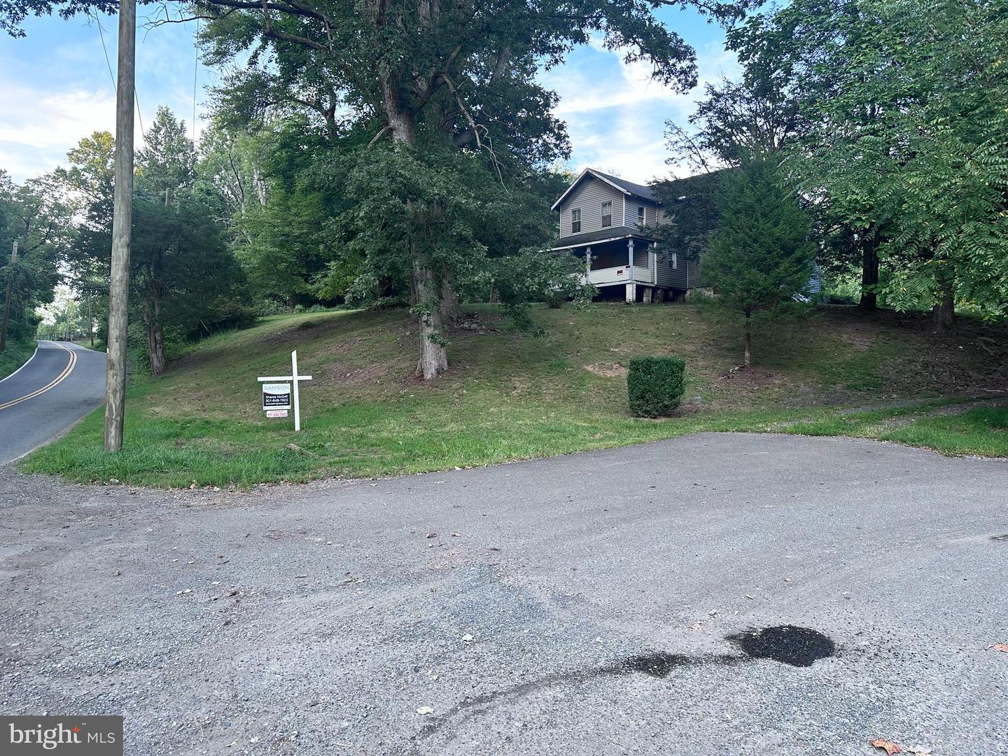 2454 Castleton Rd Property Photo