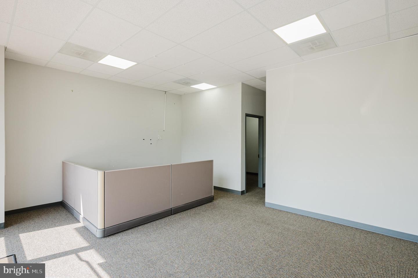 136 S Philadelphia Blvd #unit D Property Photo 3