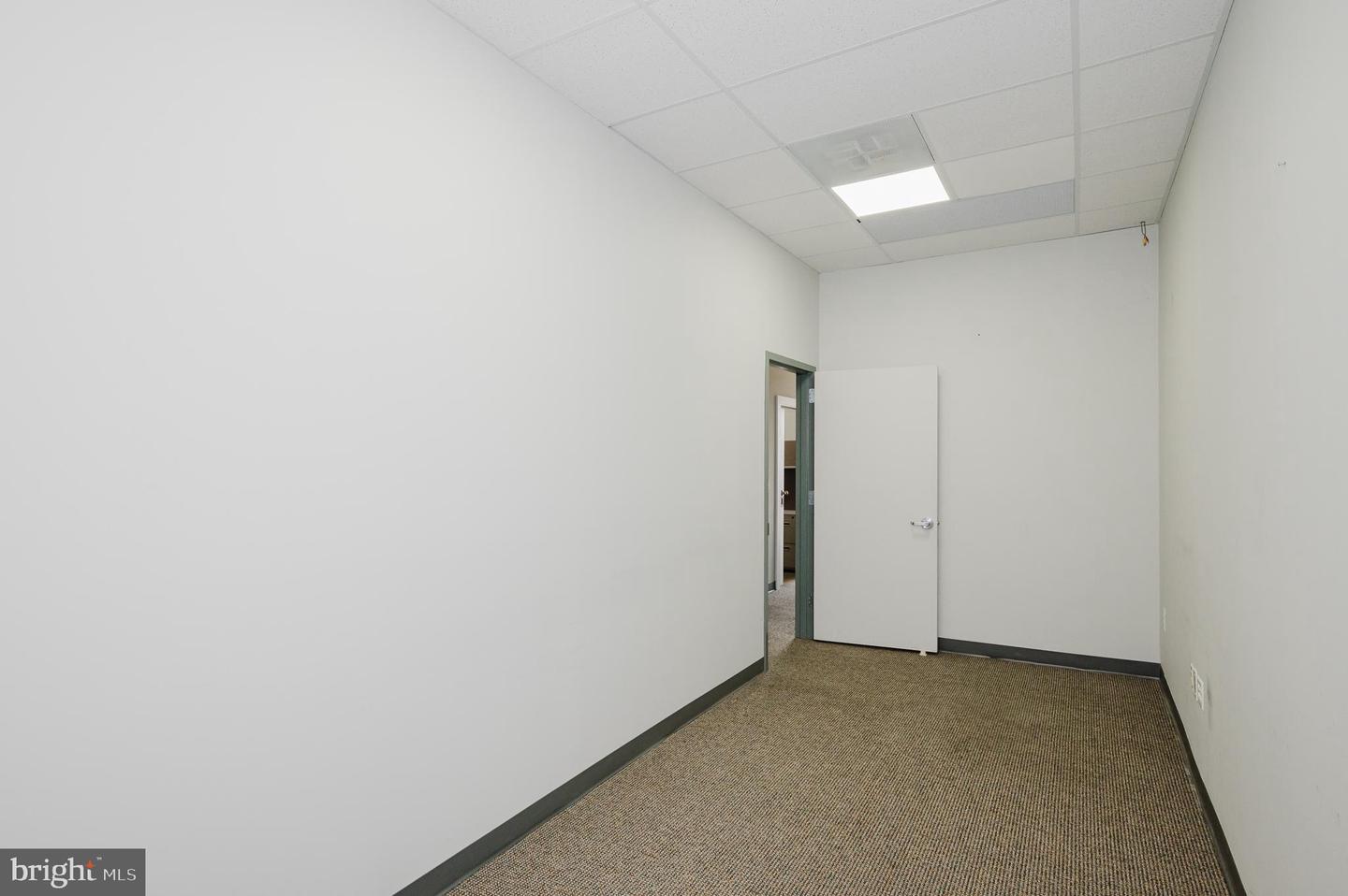136 S Philadelphia Blvd #unit D Property Photo 11