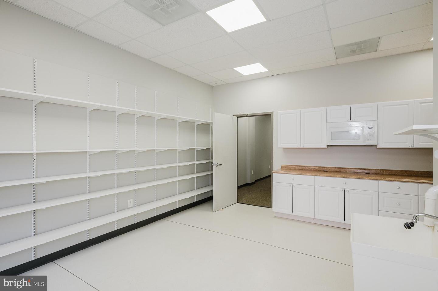 136 S Philadelphia Blvd #unit D Property Photo 18