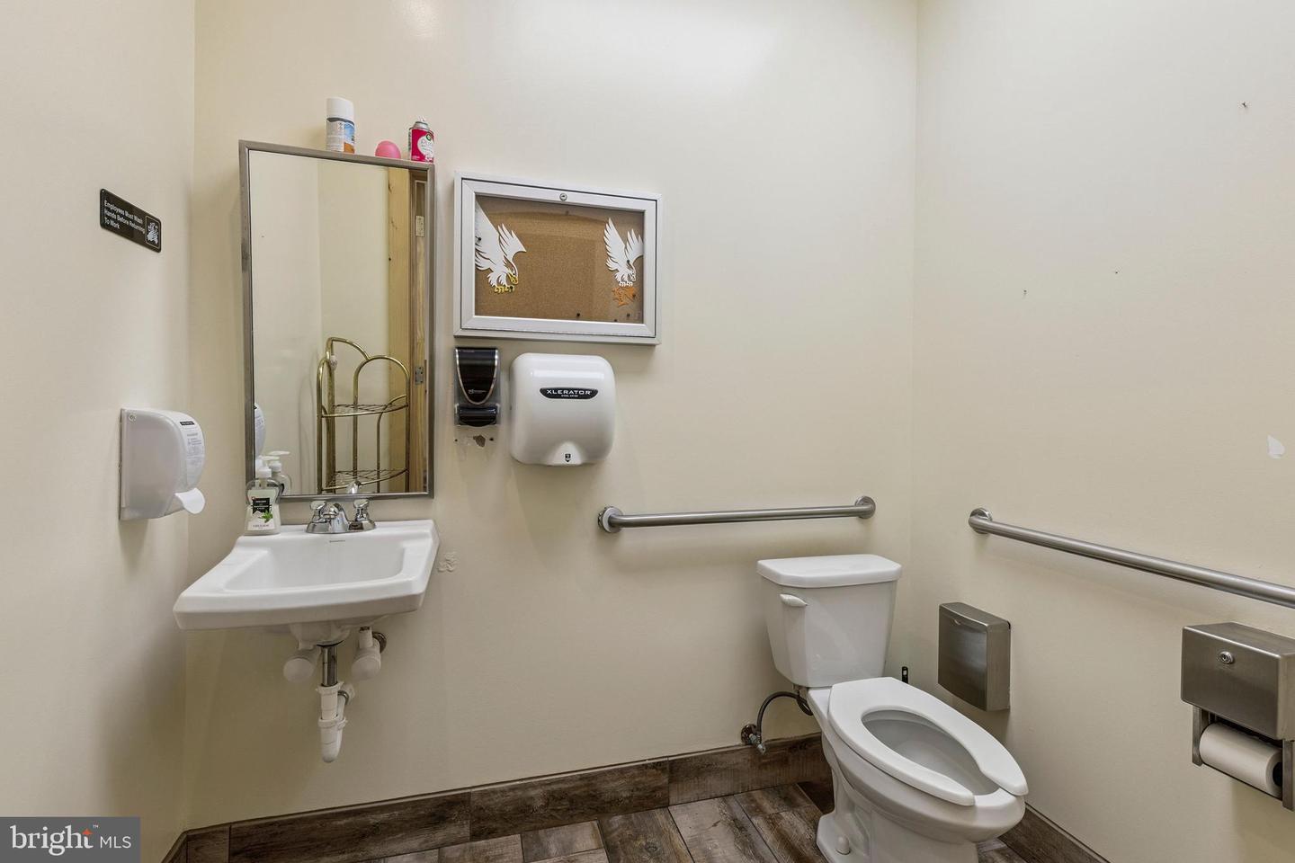 102 N Rogers St Property Photo 11