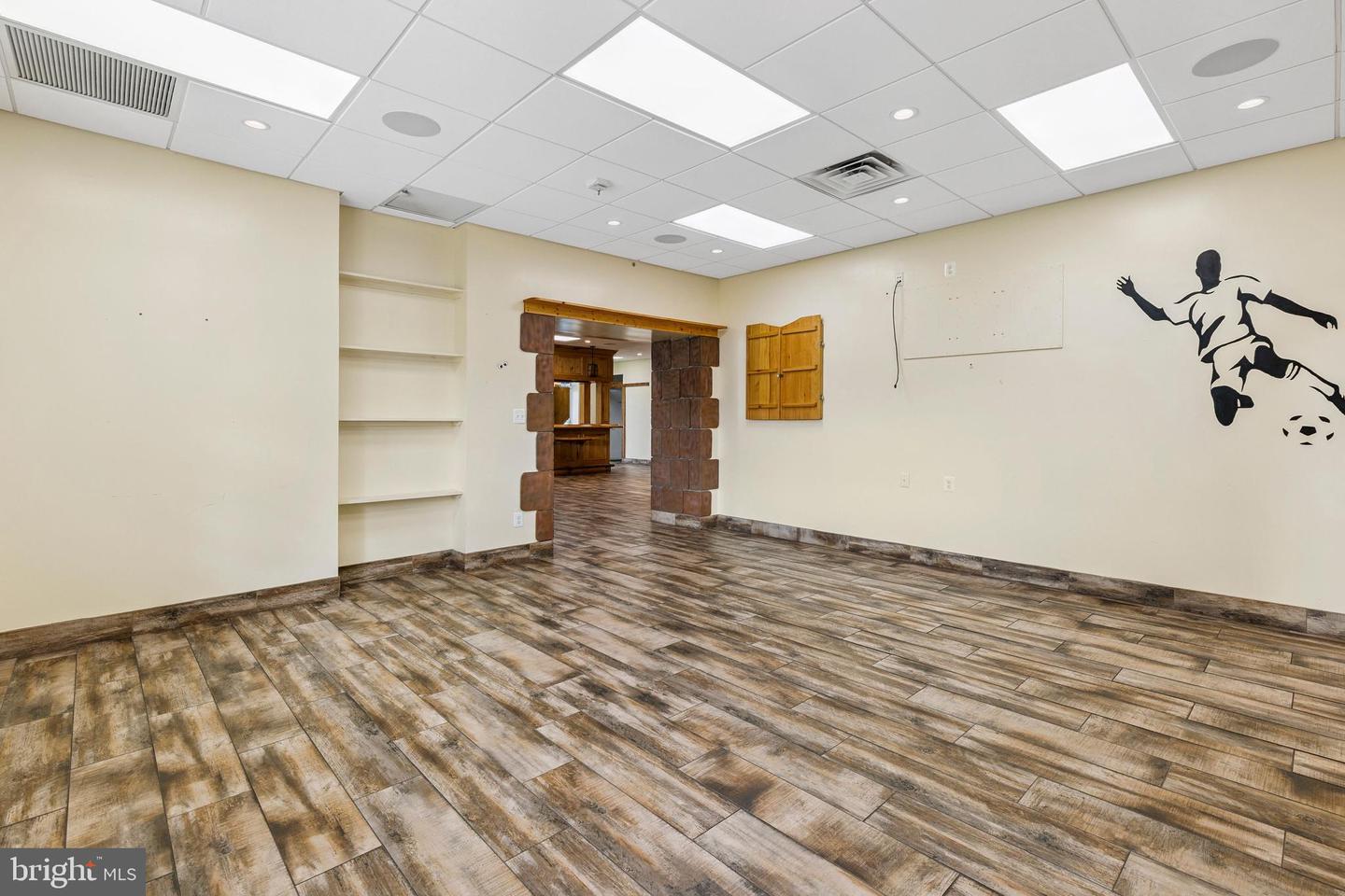 102 N Rogers St Property Photo 31
