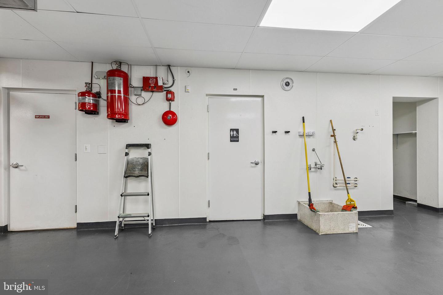 102 N Rogers St Property Photo 45