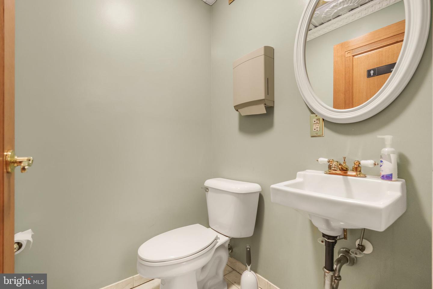 200 N Philadelphia Blvd Property Photo 6