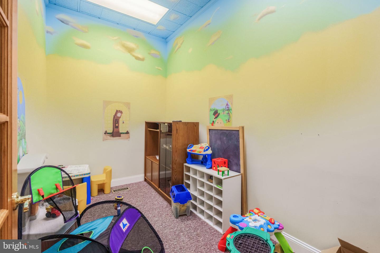 200 N Philadelphia Blvd Property Photo 43