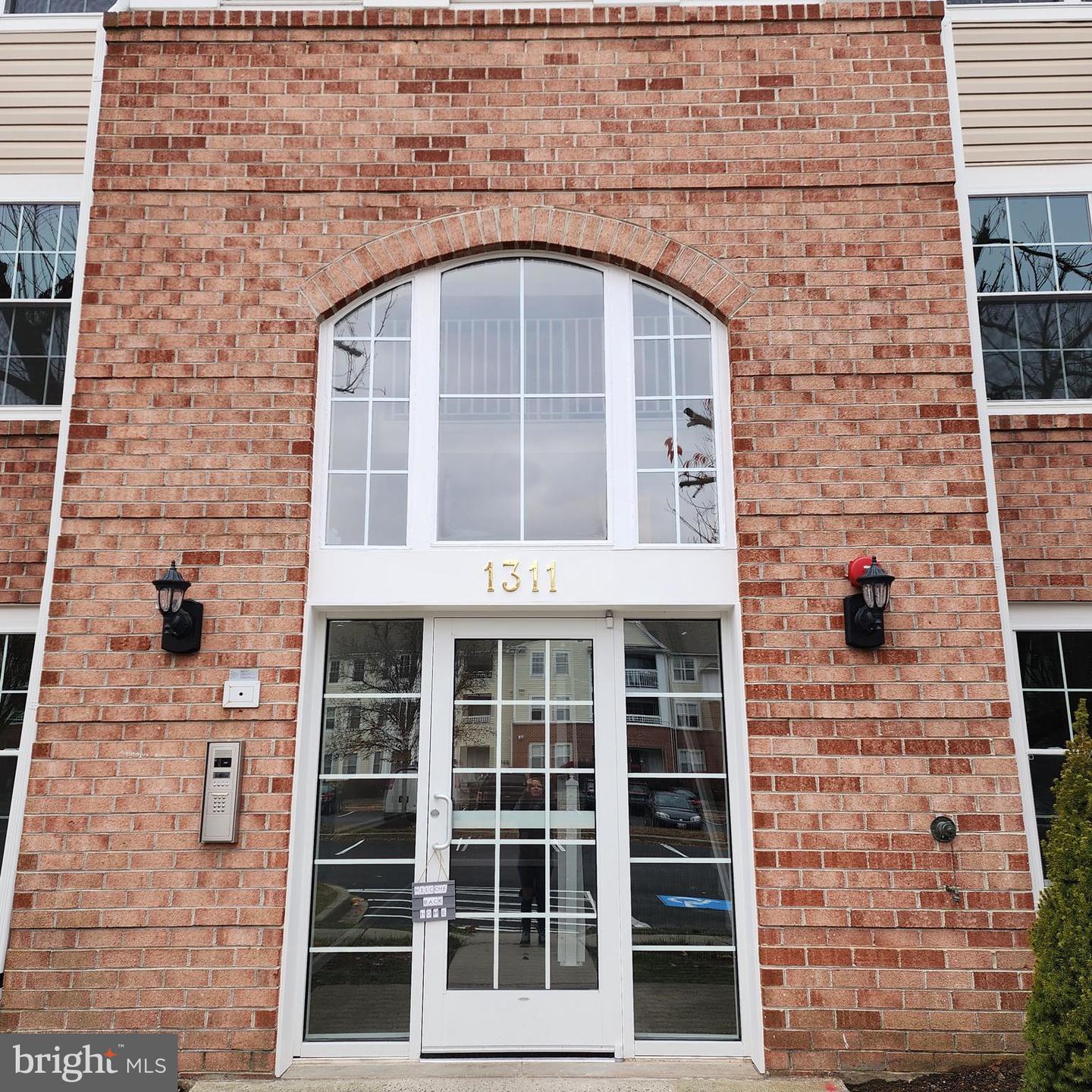 1311-c Sheridan Pl #105 Property Photo 2
