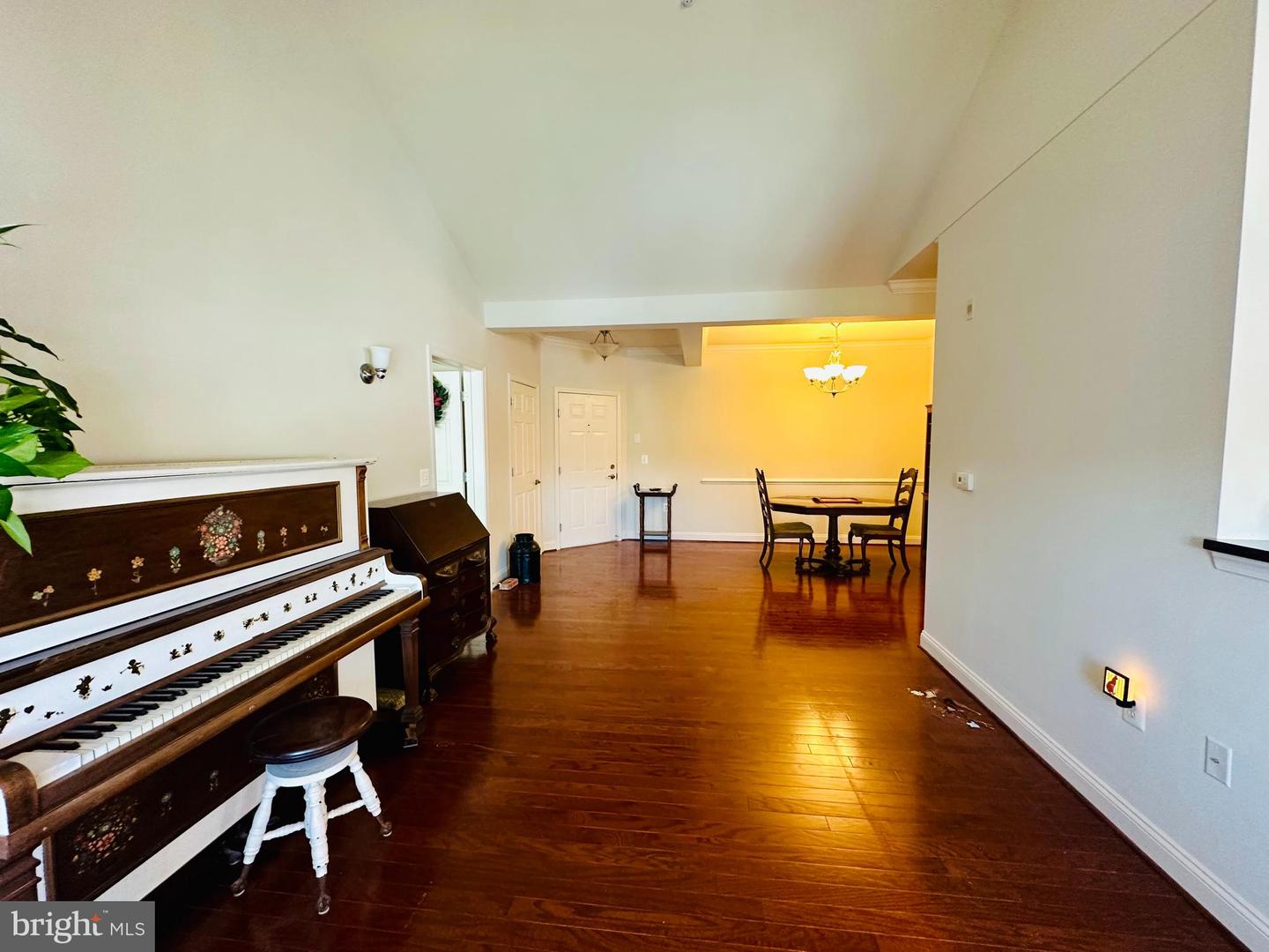1818 Selvin Dr #402 Property Photo 5