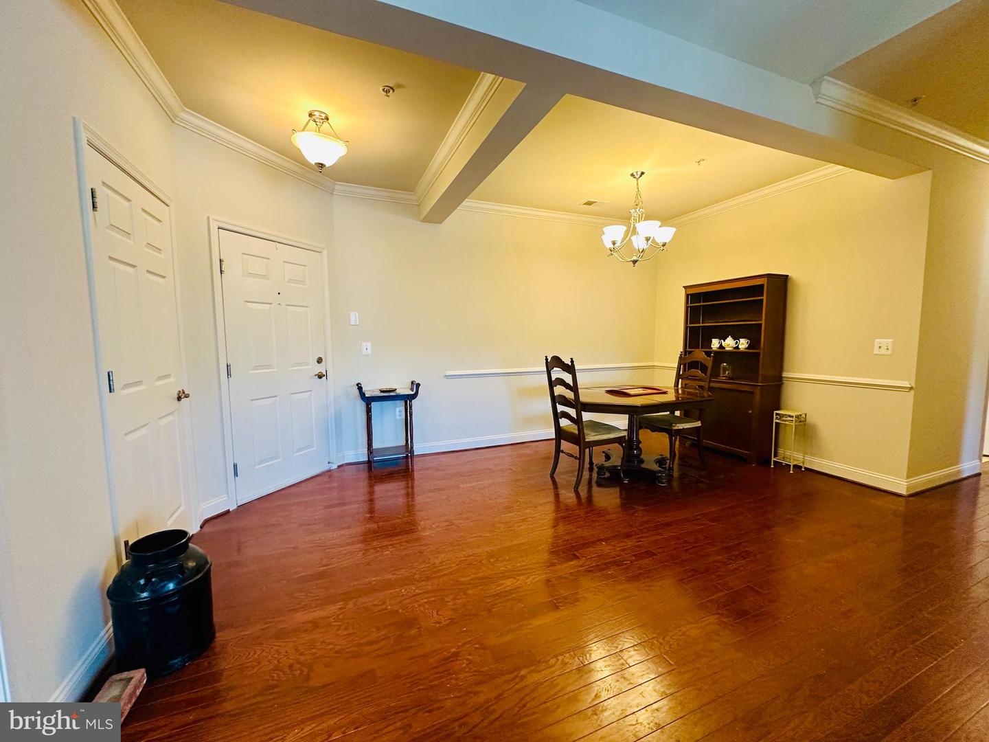 1818 Selvin Dr #402 Property Photo 6
