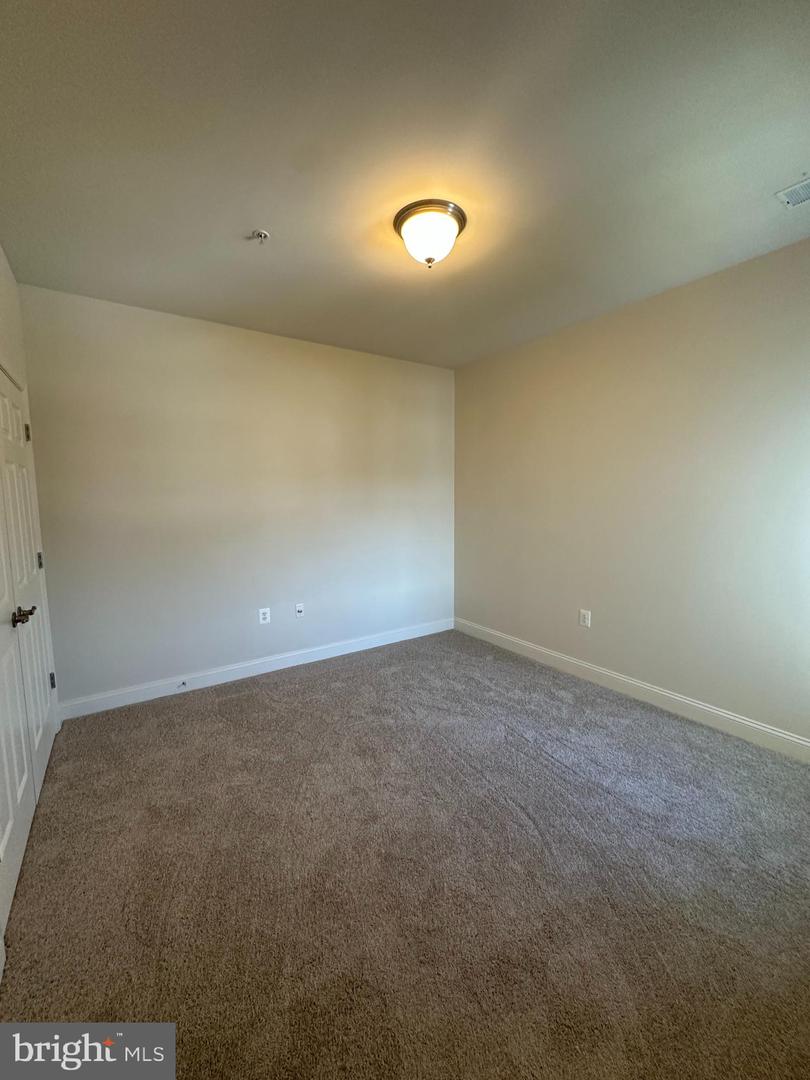 1818 Selvin Dr #402 Property Photo 9