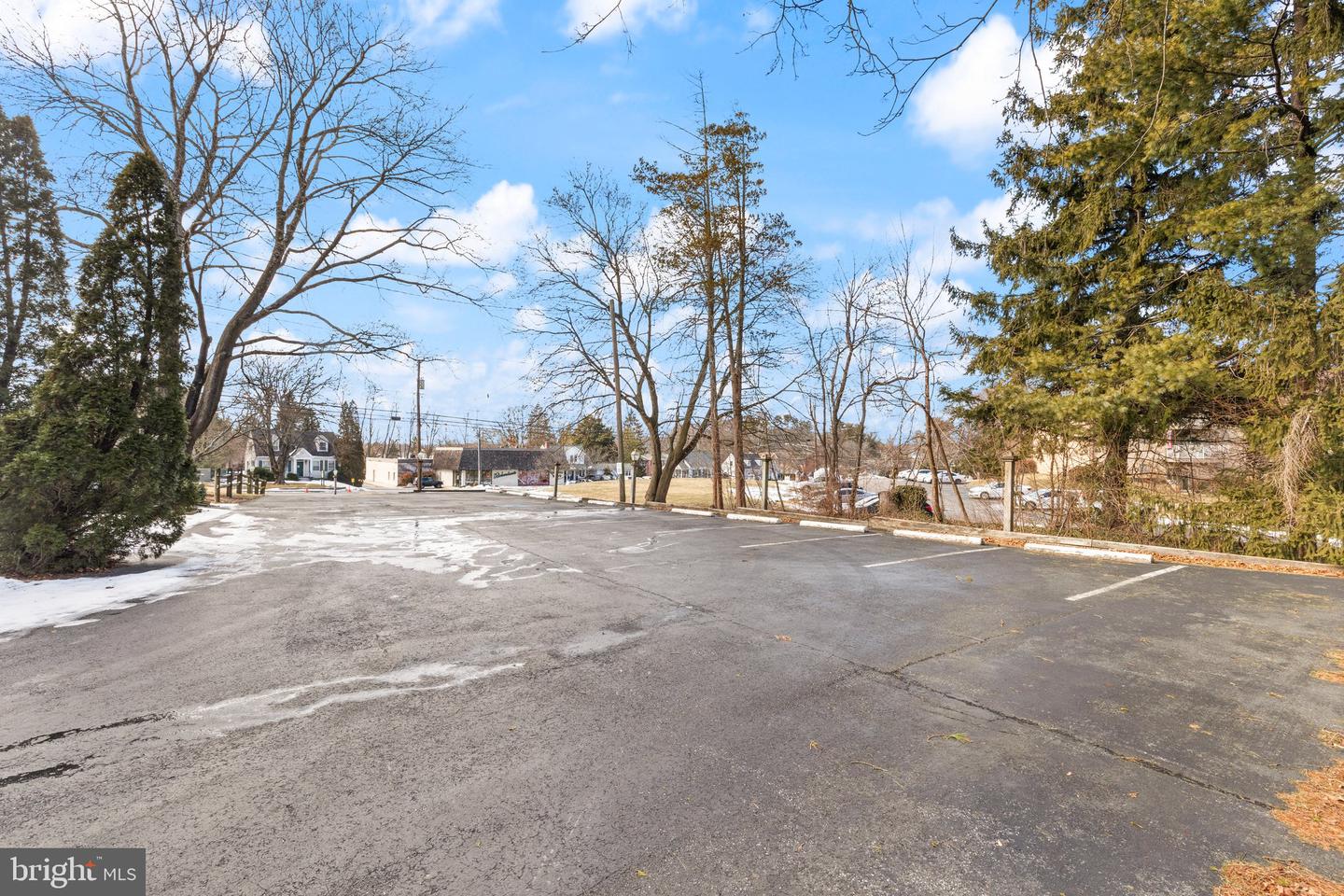 837 S Main St Property Photo 4