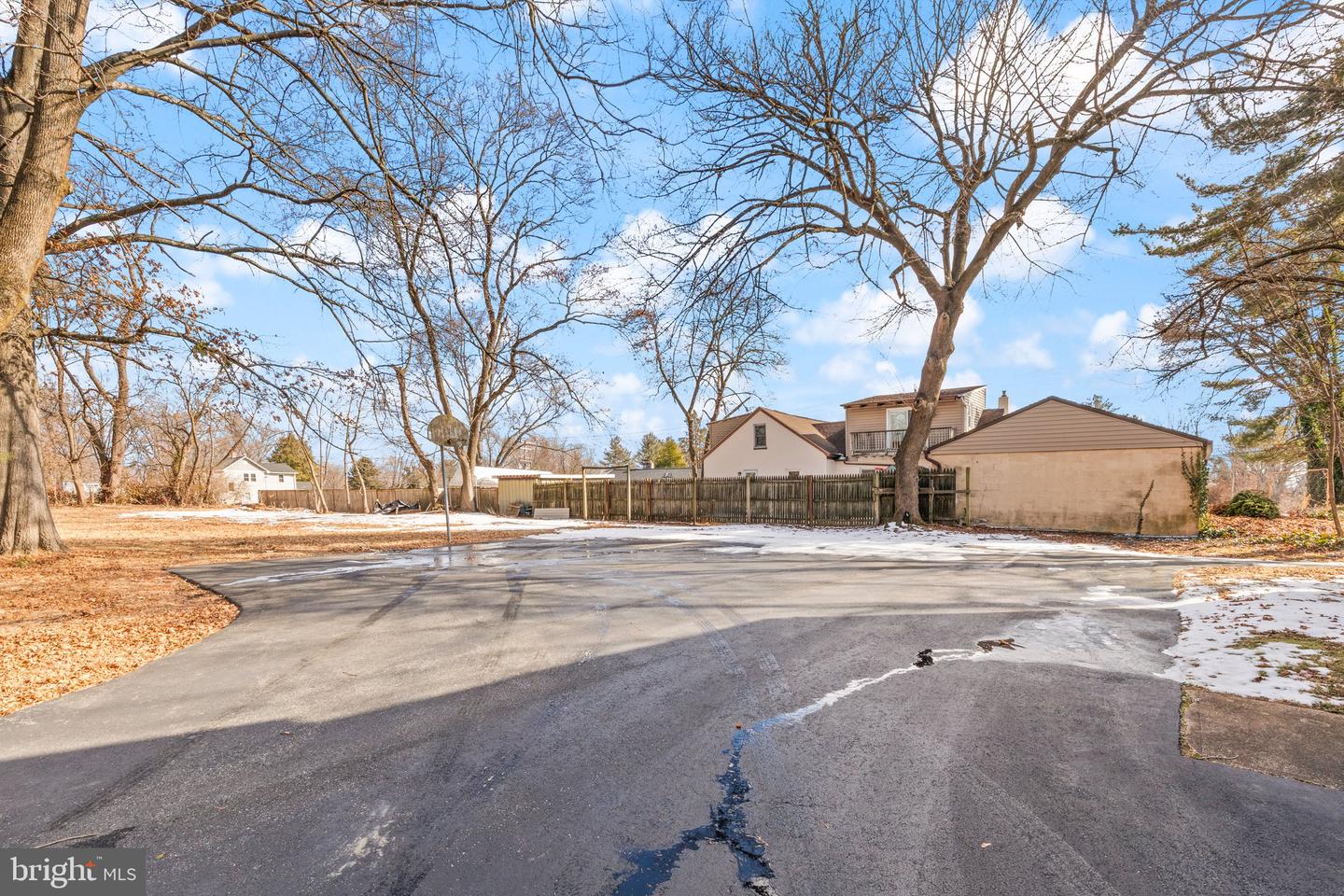 837 S Main St Property Photo 5