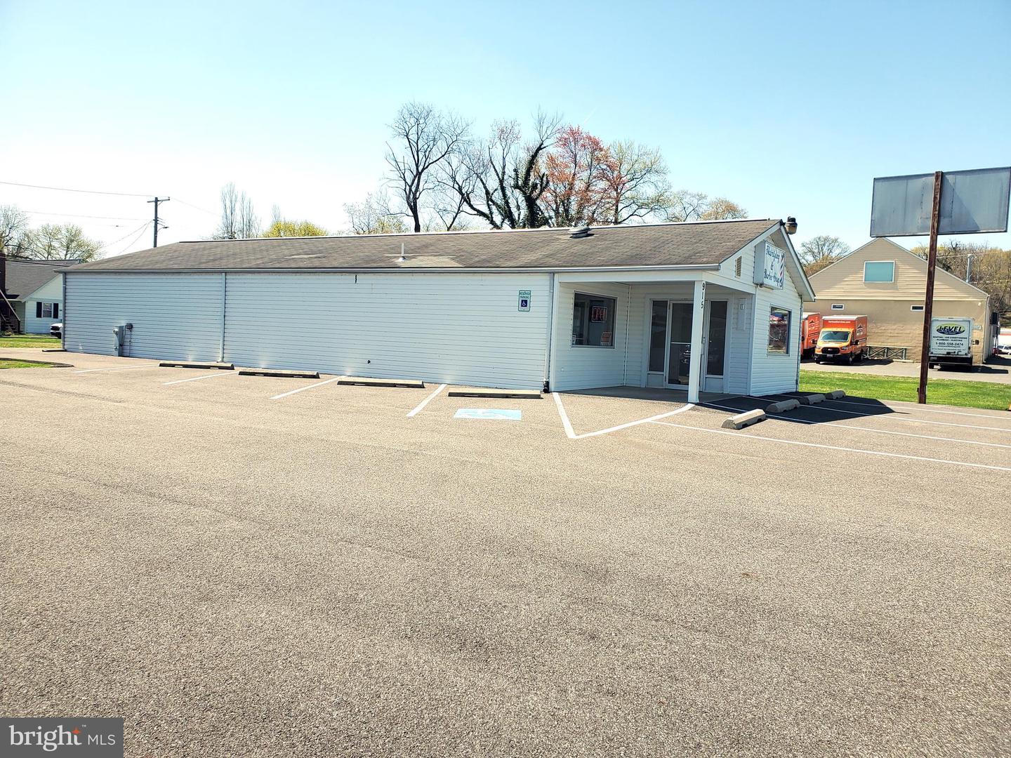 913 Warren St Property Photo 4