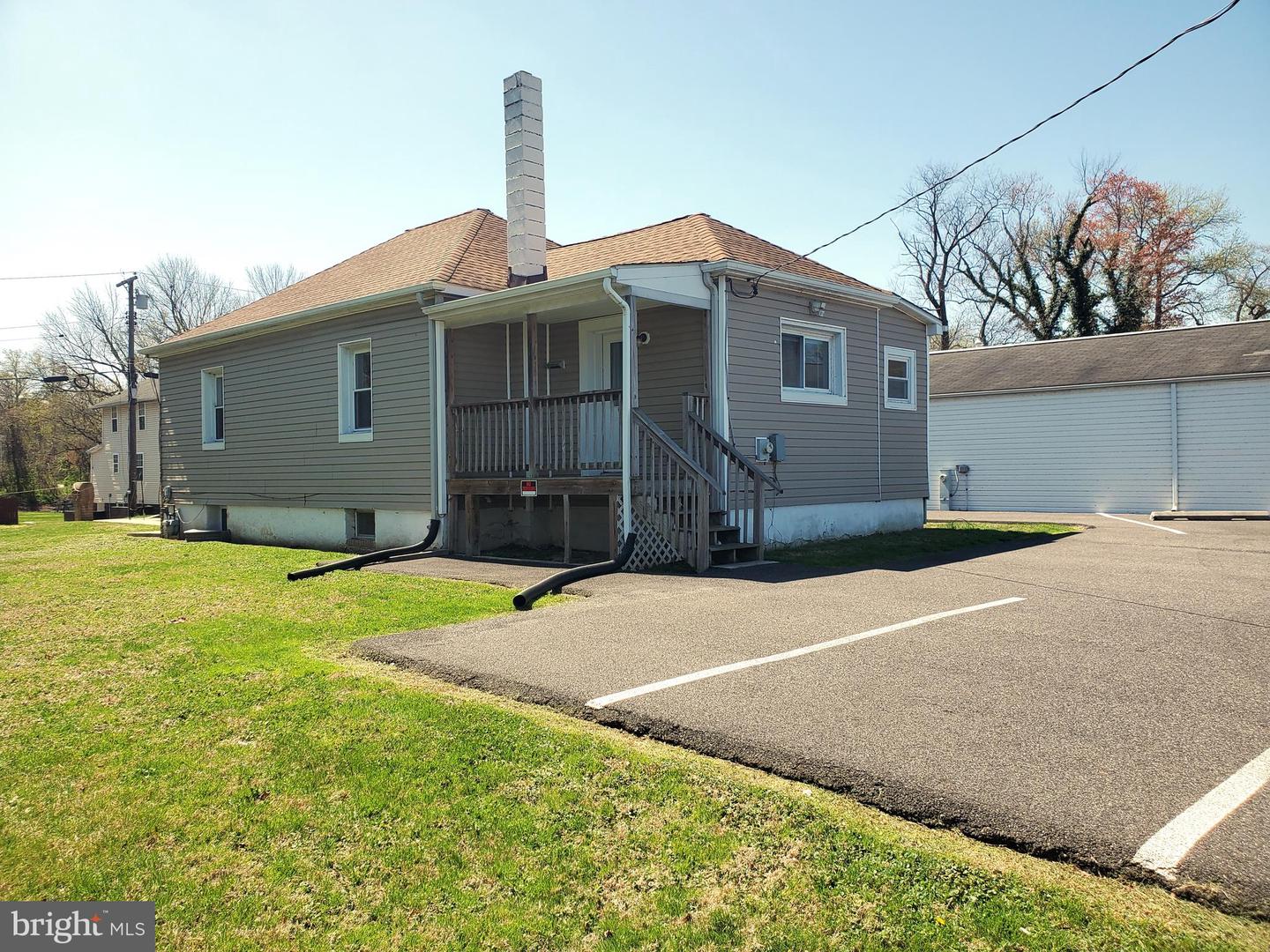 913 Warren St Property Photo 5