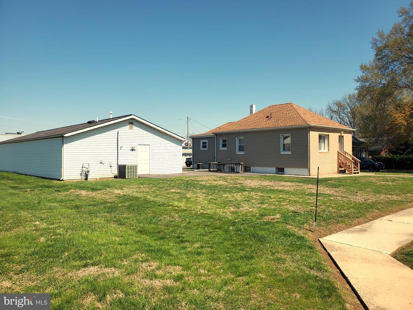 913 Warren St Property Photo 10