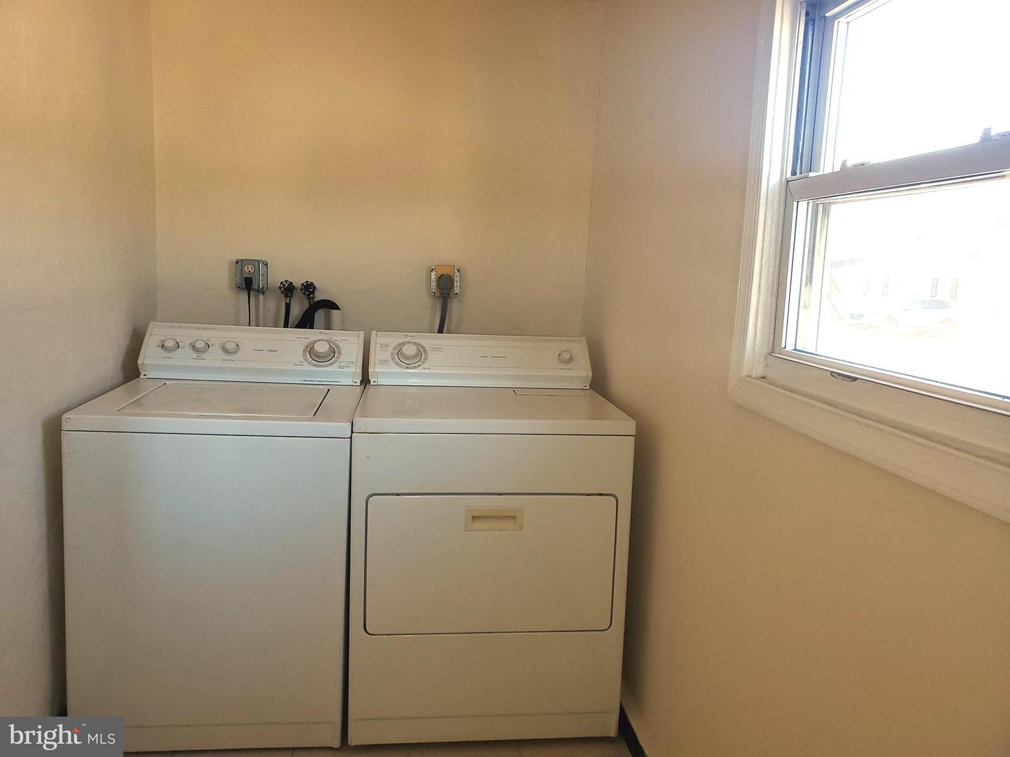 913 Warren St Property Photo 31