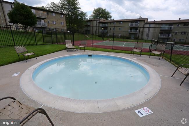 715 Country Village Dr #3b Property Photo 10