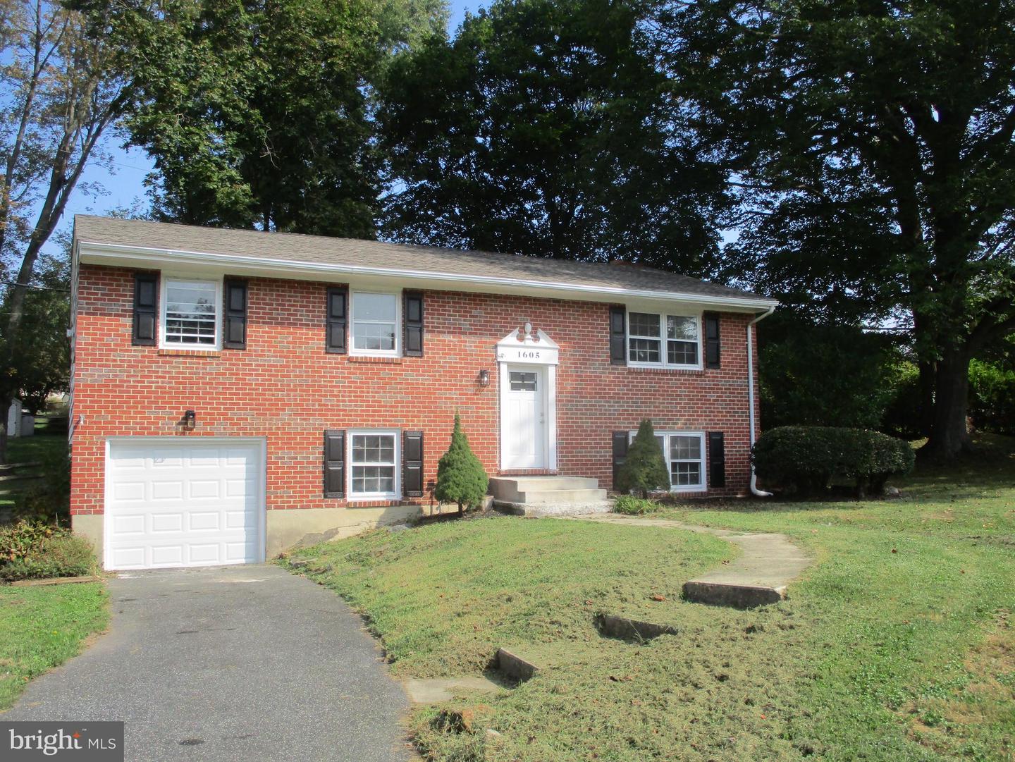 1605 Samantha Dr Property Photo 1