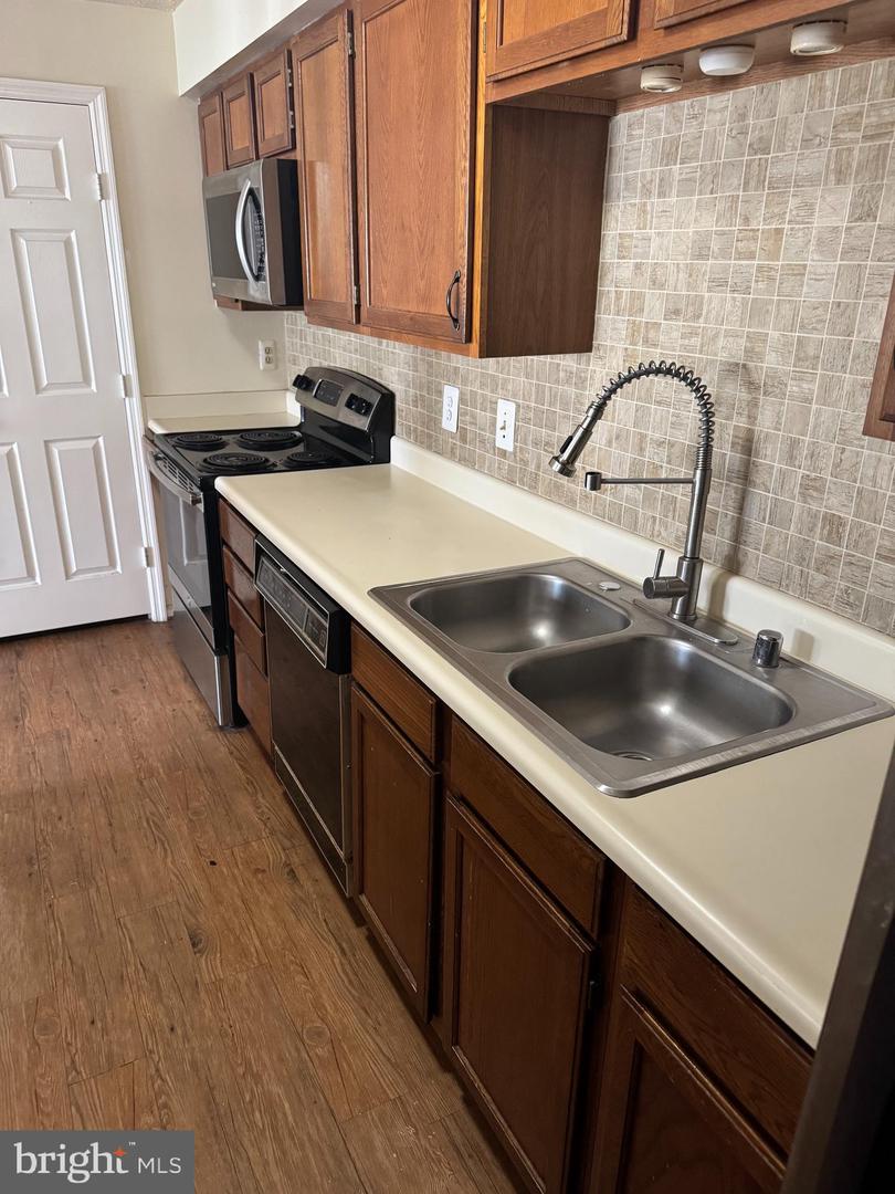 1305 Clover Valley Way #e Property Photo