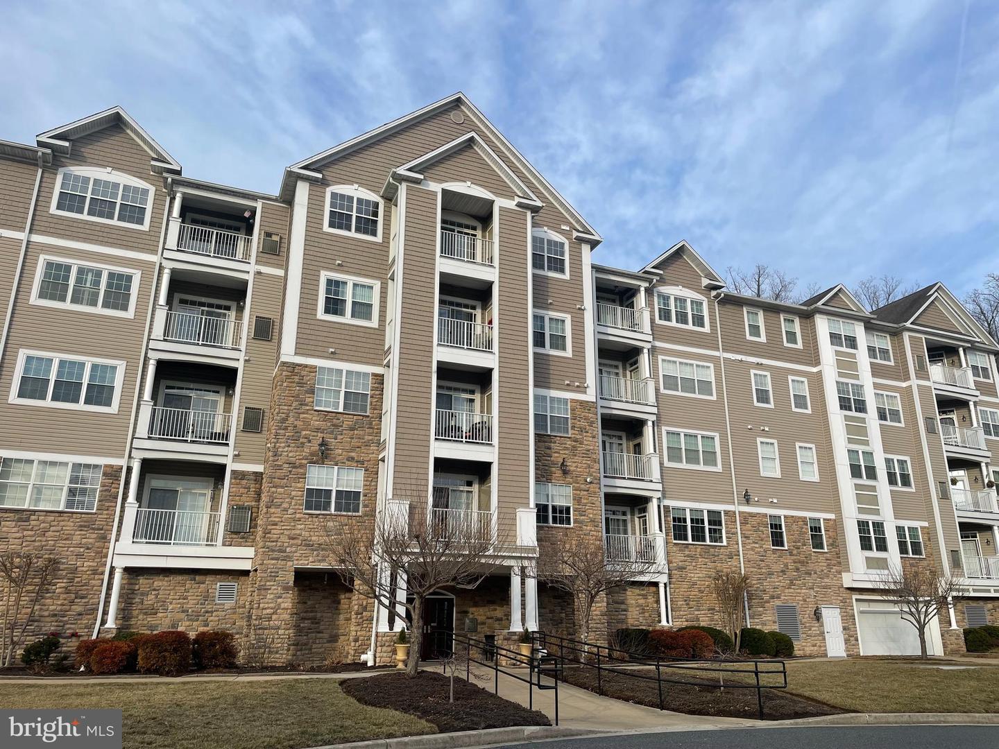 902 Macphail Woods Xing #1g Property Photo