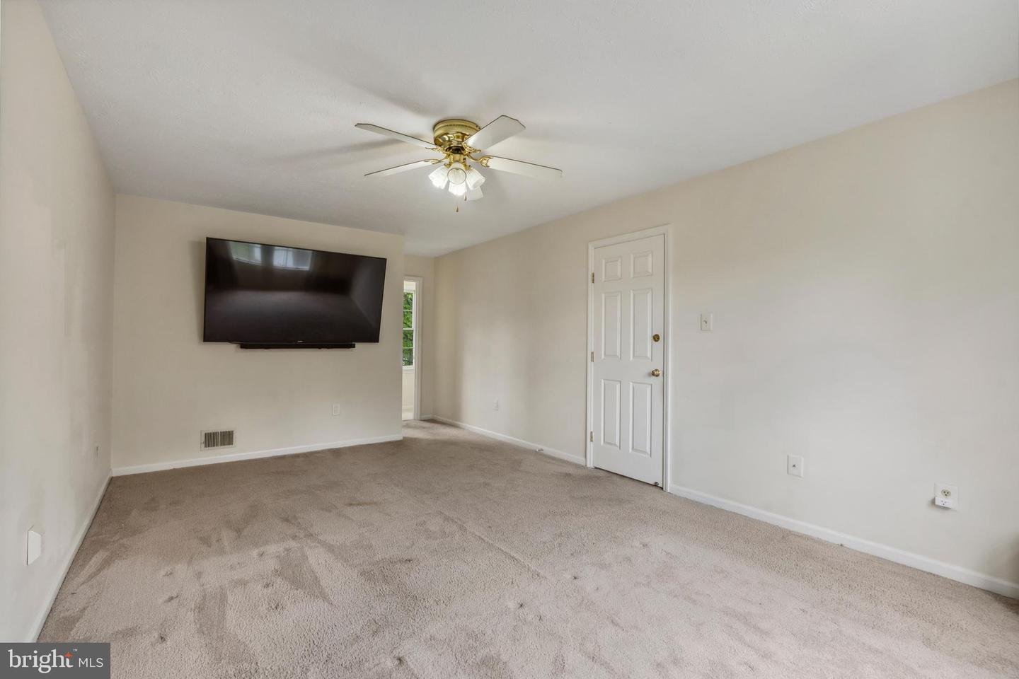 358 Ambleside Ct Property Photo 11