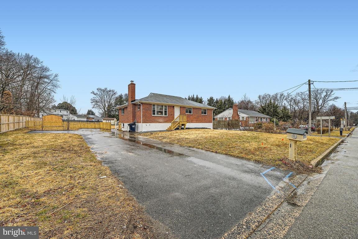 412 S Fountain Green Rd Property Photo 3