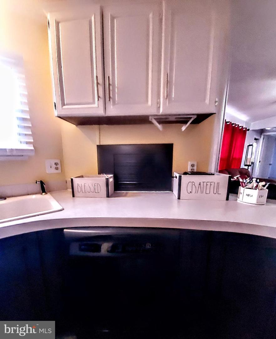 228 Poclain Dr Property Photo 4