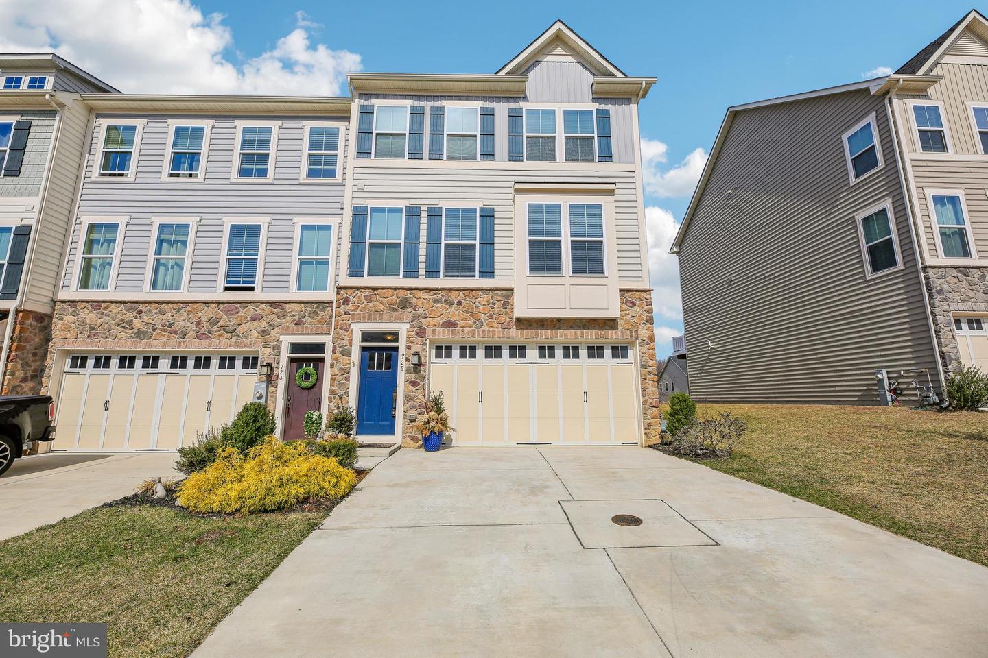 725 Iron Gate Rd Property Photo
